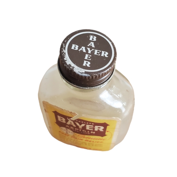 Vintage Bayer Asprin Bottle  - Glass 100 ct Embossed - Picture 3 of 5